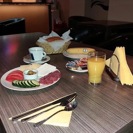 Хотел виктория