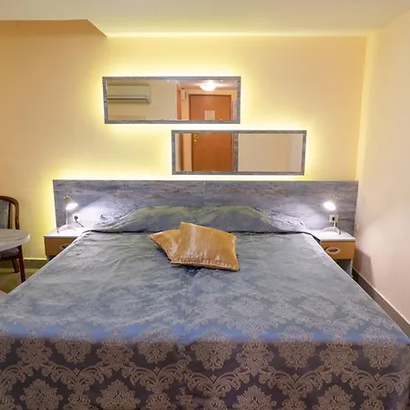 فيكتوريا فندق فارنا