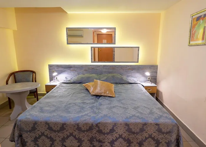 فيكتوريا فندق فارنا