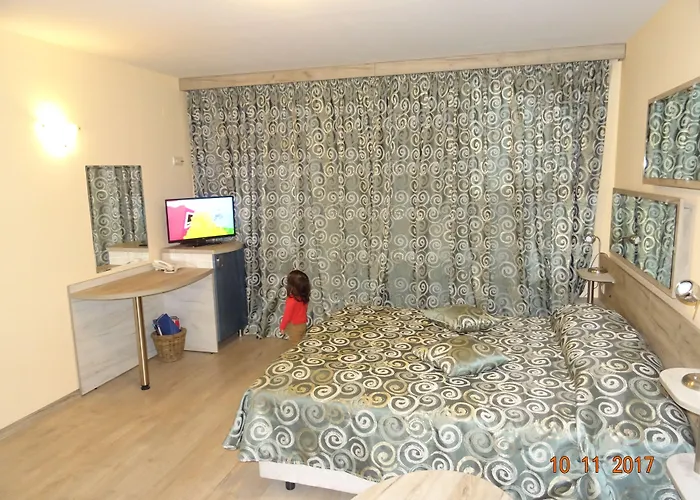 فيكتوريا فندق فارنا