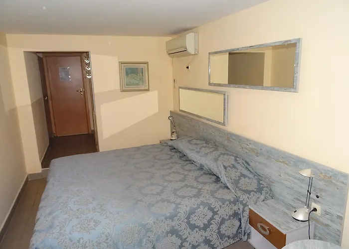 فيكتوريا فندق فارنا